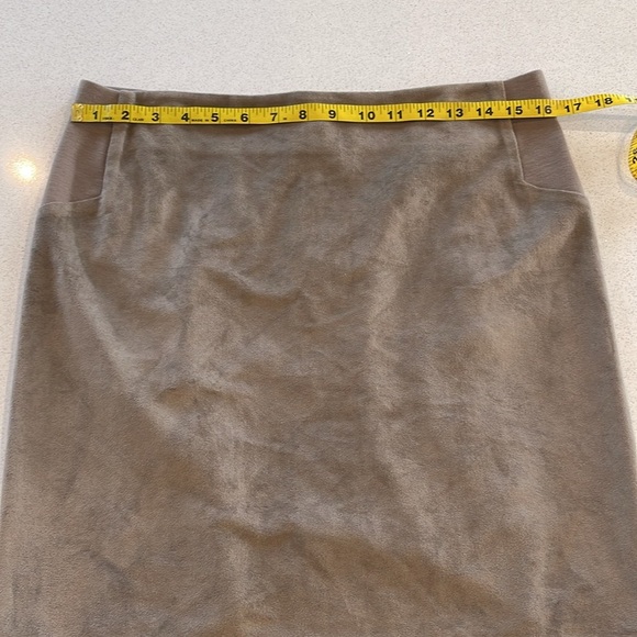 BCBG MaxAzria Camel Suede Skirt Size M - Picture 10 of 12